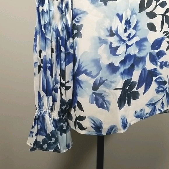 Talbots Women's Blouse Size S Floral Print Lined Ruffled Cuff - Picture 3 of 7